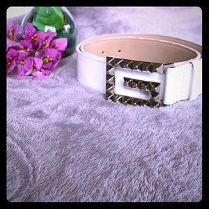 White guess belt